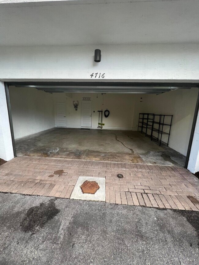 Building Photo - 4716 NW 84th Ct