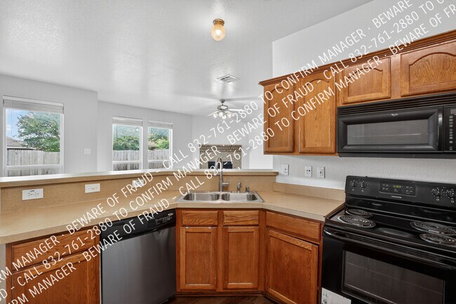 Building Photo - 2816 Blue Heron Dr