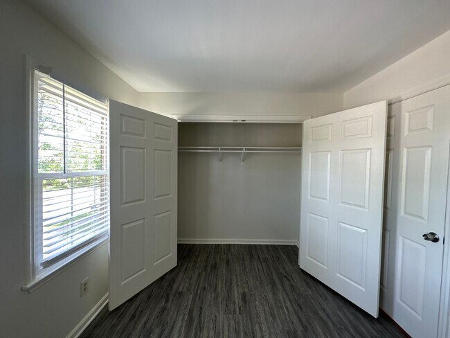 Building Photo - 185 S Eagle Creek Dr