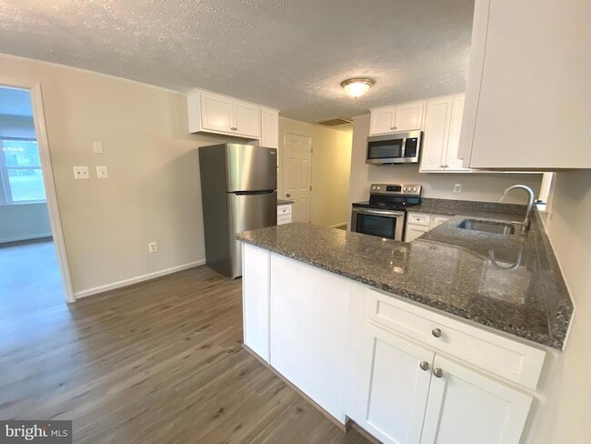 Building Photo - 611 Yorktown Blvd