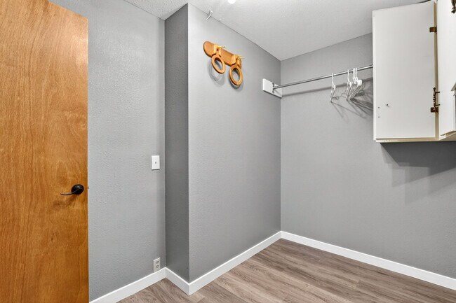 Building Photo - Gorgeous Ranch Style Home in the Heart of Vancouver Near Royal Oaks Golf Course!