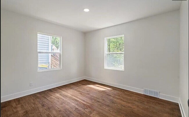 Building Photo - 6111 W 58th St