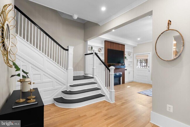 Building Photo - 1616 Kilbourne Pl NW