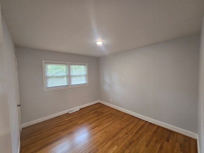 Building Photo - Charming Ranch with Fenced Yard in the Hea...