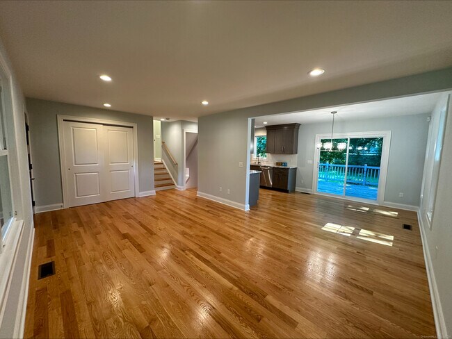 Building Photo - 269 Purdy Hill Rd