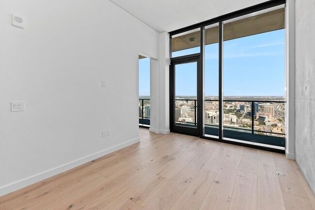 Building Photo - 610 Davis St