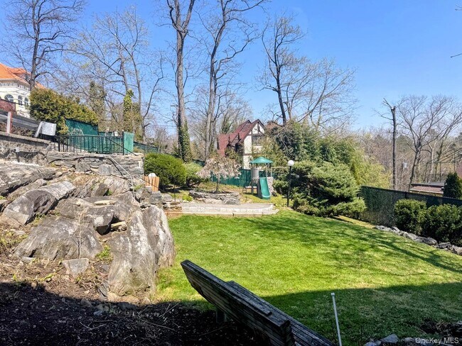 Building Photo - 128 Colonial Pkwy