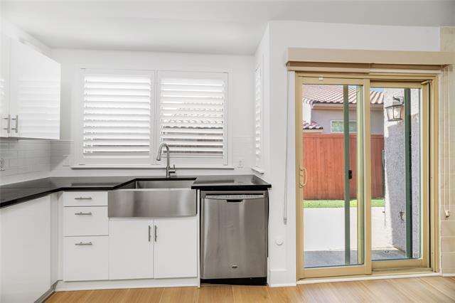 Building Photo - 4242 N Capistrano Dr