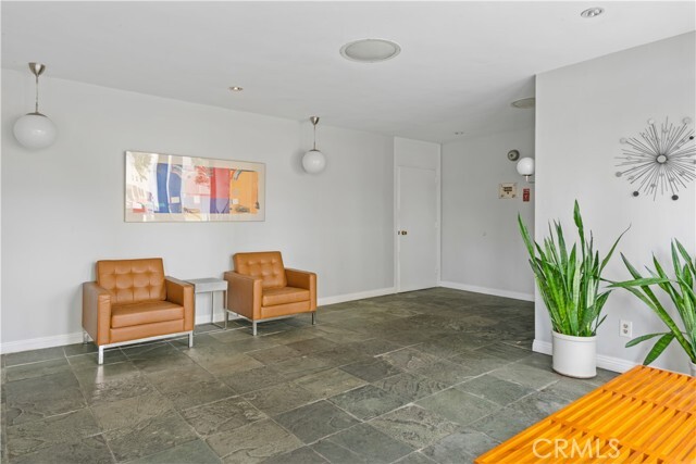 Building Photo - 320 S Gramercy Pl