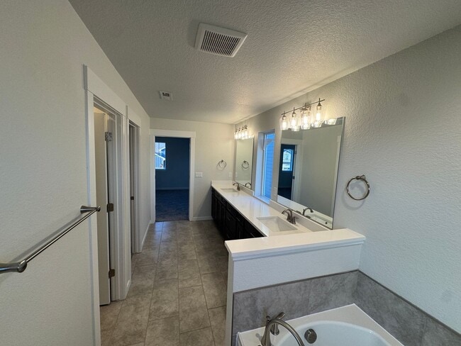 Building Photo - Beautiful New 2 Story Home w/Finished Basement!