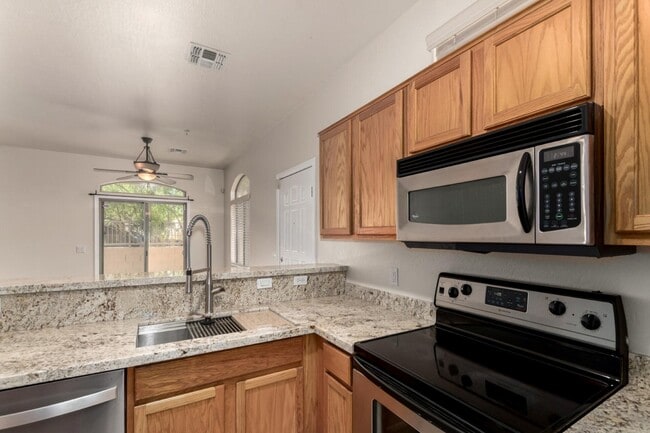 Building Photo - 2250 E Deer Valley Dr