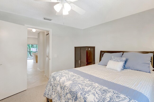Building Photo - 6488 Via Regina