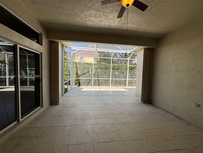 Building Photo - 4273 Fox Ridge Dr