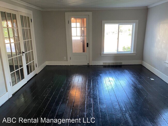 Building Photo - 3 br, 1 bath House - 312 Superior St