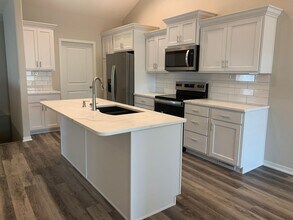 Building Photo - Brand new beautiful 3bed/3bath townhome