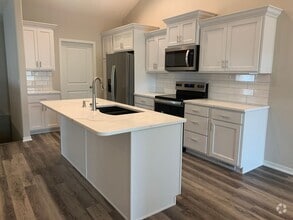 Building Photo - Beautiful 3bed/3bath ranch townhome