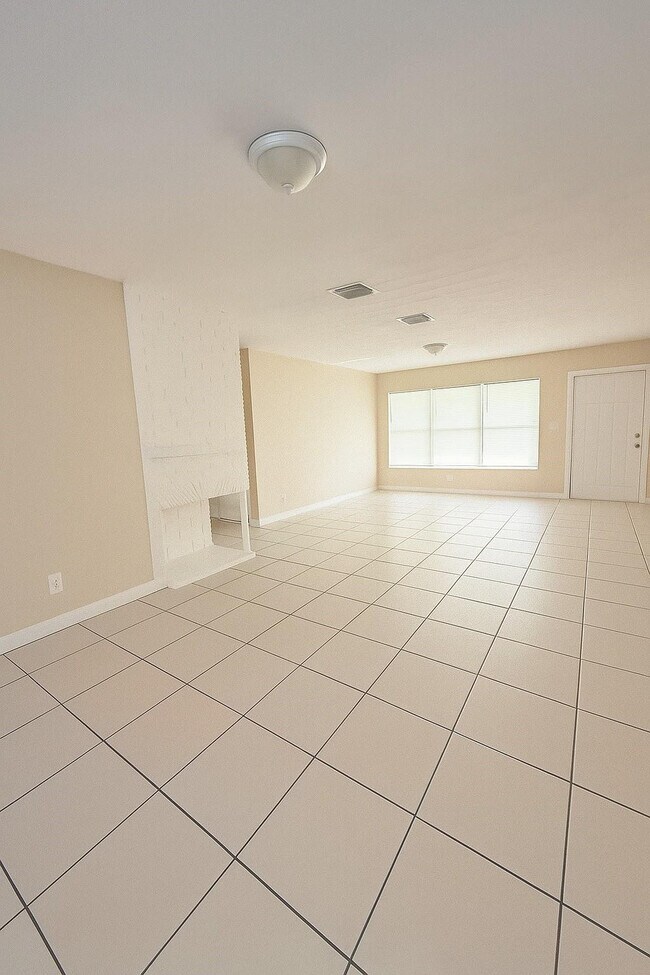 Building Photo - 6721 McClellan St