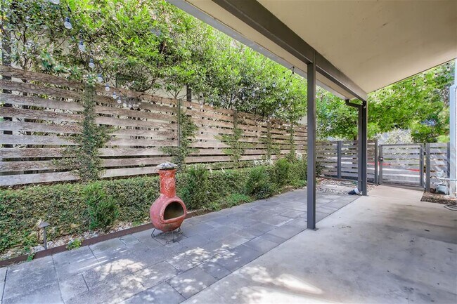 Building Photo - 707 Cardinal Ln