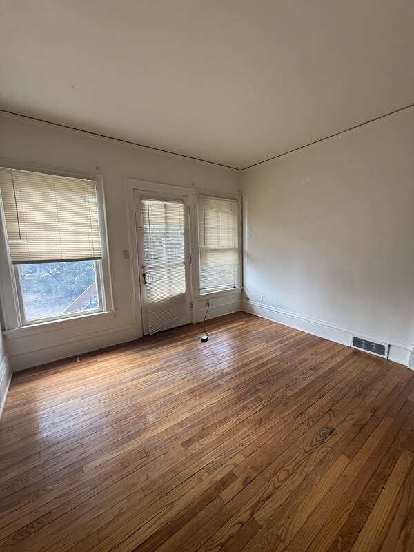 Building Photo - 622 Howard Pl