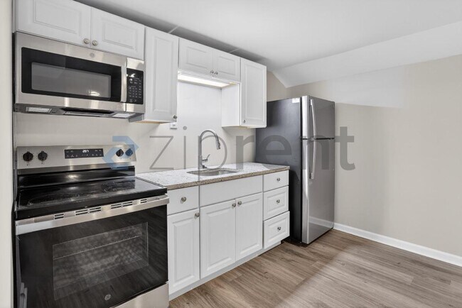 Building Photo - 586 Oakside Dr SW