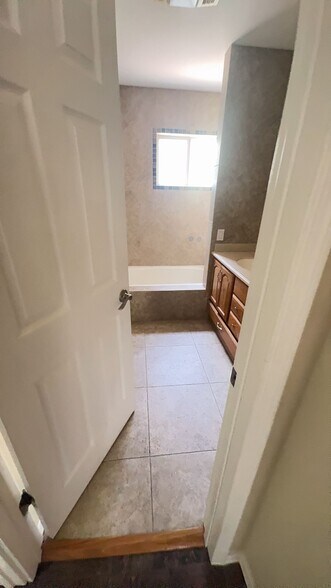 Building Photo - 542 E Juniper Dr