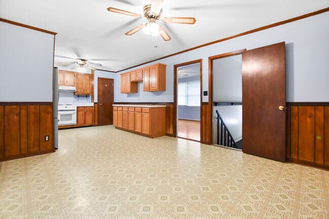 Building Photo - Pet Friendly Four Bedroom with Basement!