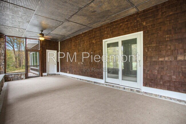 Building Photo - 630 Pine Point Trce