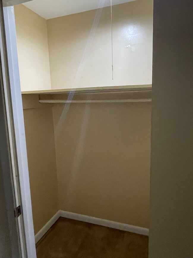 Building Photo - 2 bedroom townhouse