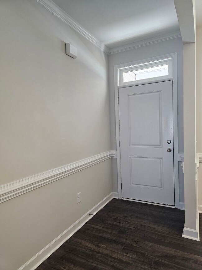 Building Photo - Like New Home featuring 4 Bedrooms, a Loft, and a fully fenced Yard!