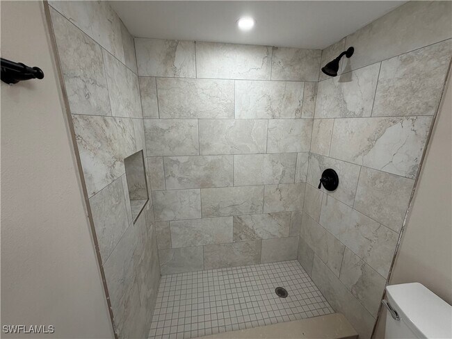 Building Photo - 5315 Summerlin Rd