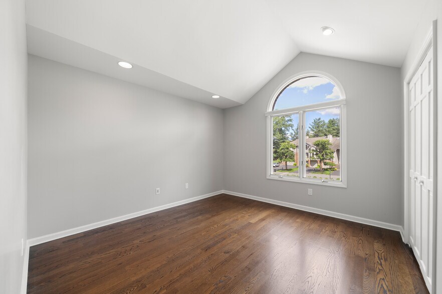 Building Photo - 81 Lakeview Dr