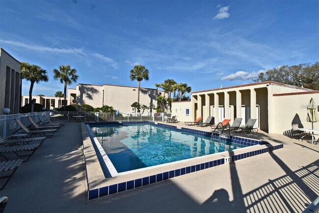 Building Photo - 536 Orange Dr
