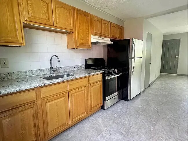Building Photo - 1-3 bedroom garden style & townhouse