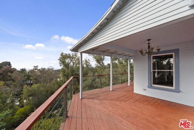 Building Photo - 1409 Avon Park Terrace