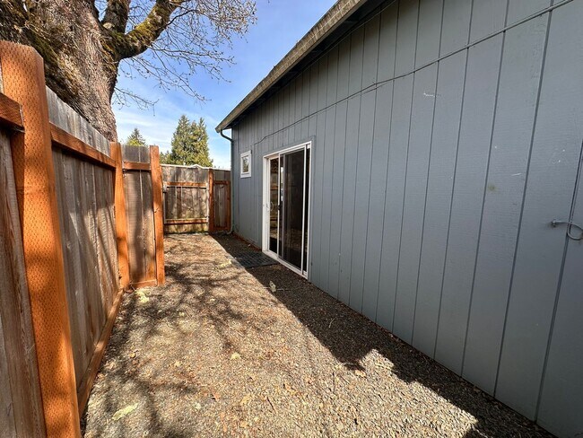 Building Photo - 24966 Dunham Rd