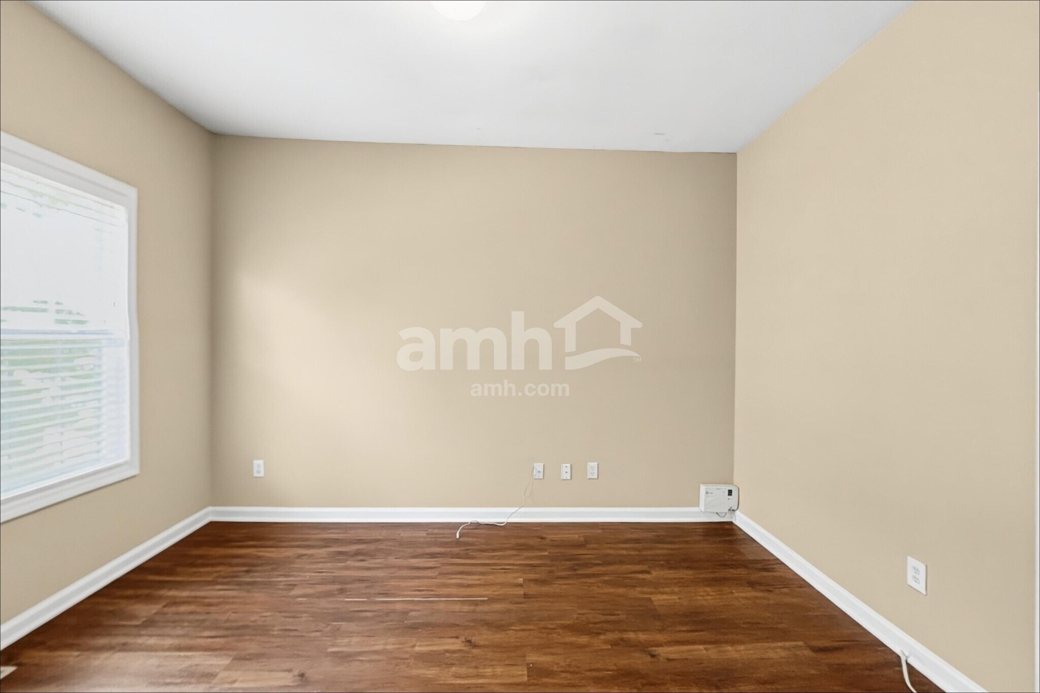 Building Photo - 2420 Queensboro Ln