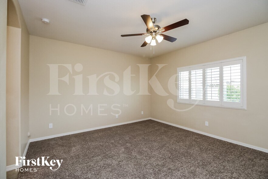 Building Photo - 376 W Flame Tree Ave
