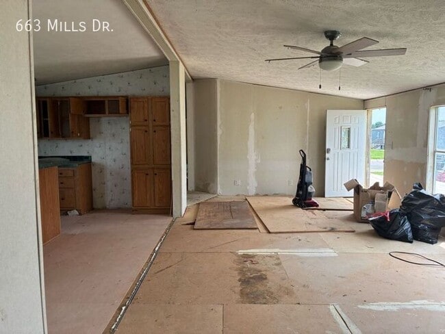 Building Photo - 663 W Mills Dr