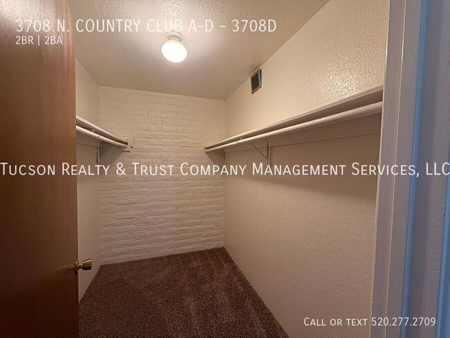 Building Photo - 3708 N Country Club Rd