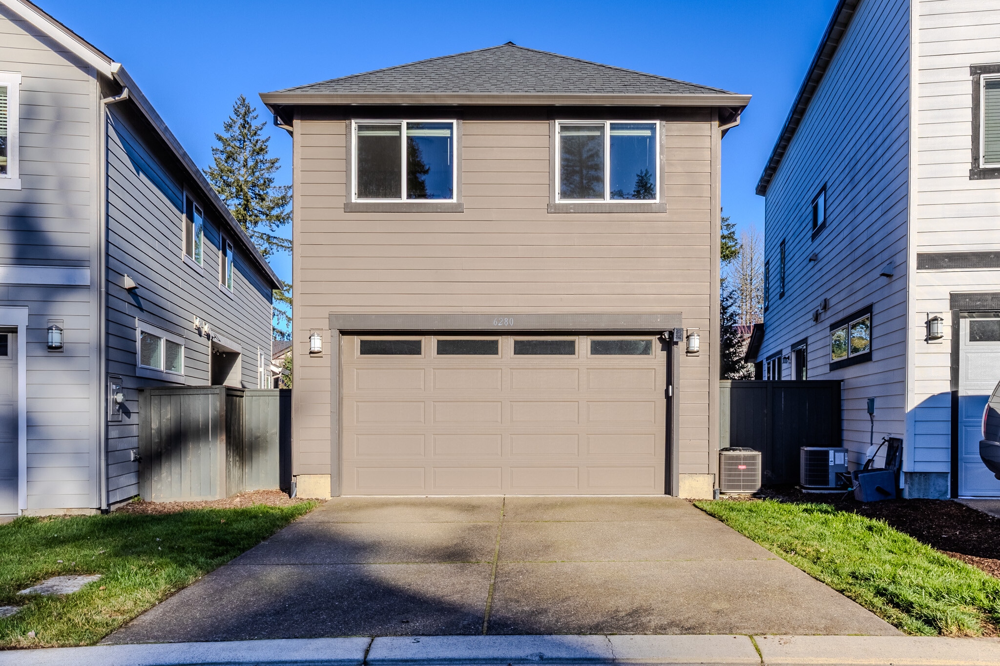 Building Photo - 6280 SE Genrosa St