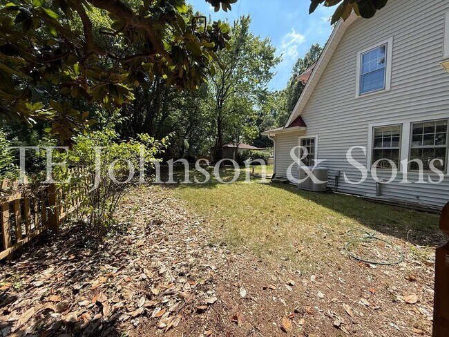 Building Photo - 817 S Hawthorne Rd