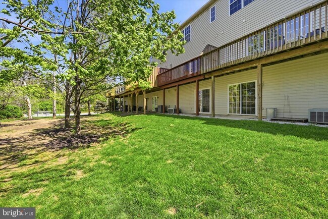 Building Photo - 248 Roosevelt Ave