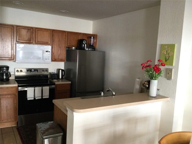 Building Photo - 4601 Yellowgold Rd W