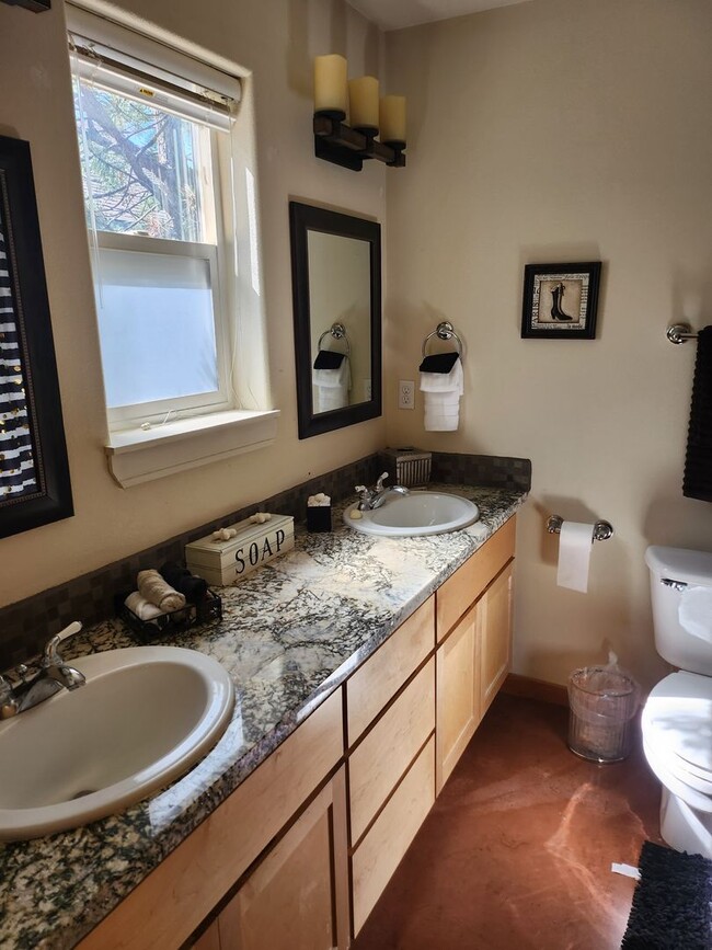 Building Photo - 2564 Monterey Pines Dr