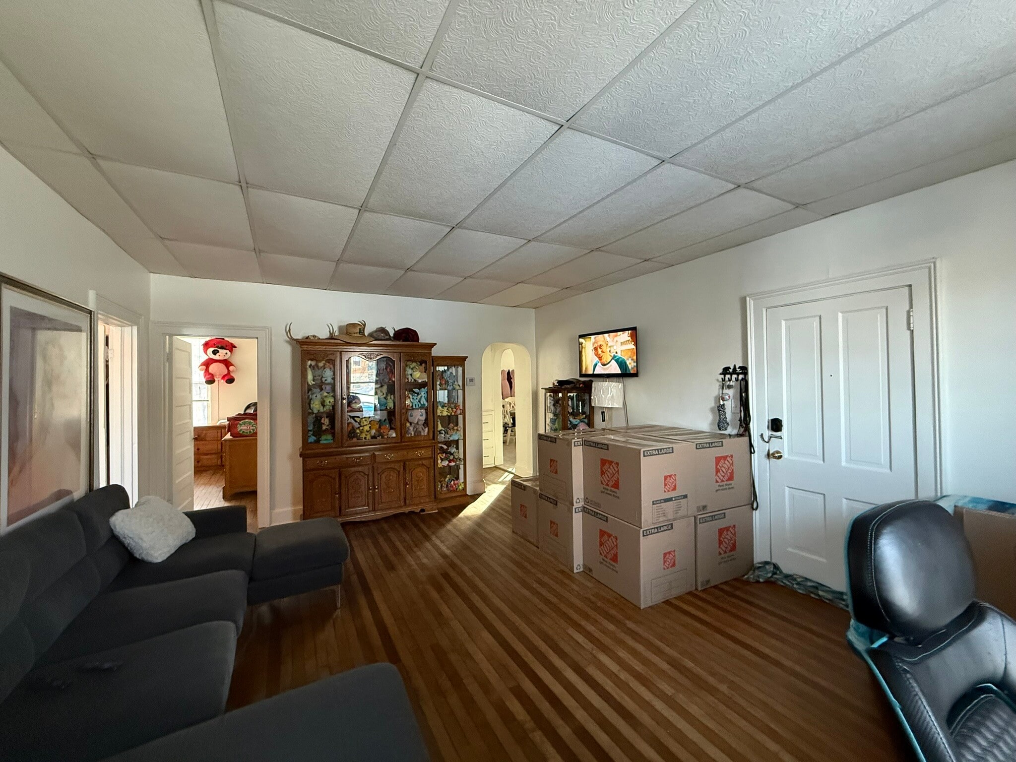 Family Room - 402 N Morrison St