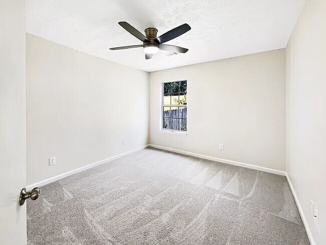 Building Photo - 3 bedroom 2 bathroom East Nashville!
