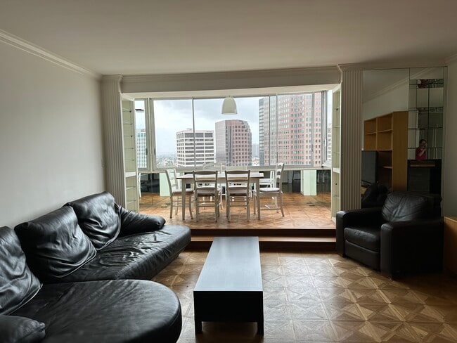 Building Photo - 969 Hilgard Ave