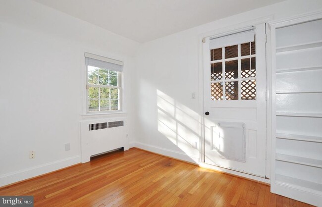 Building Photo - 4630 River Rd