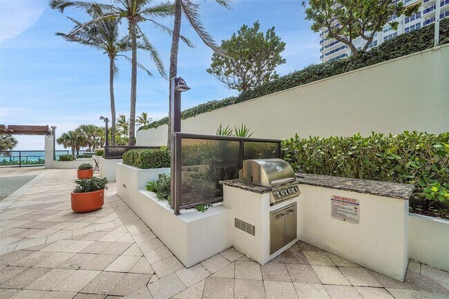 Building Photo - 3550 Galt Ocean Dr