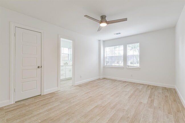 Building Photo - 408 Christina Ln